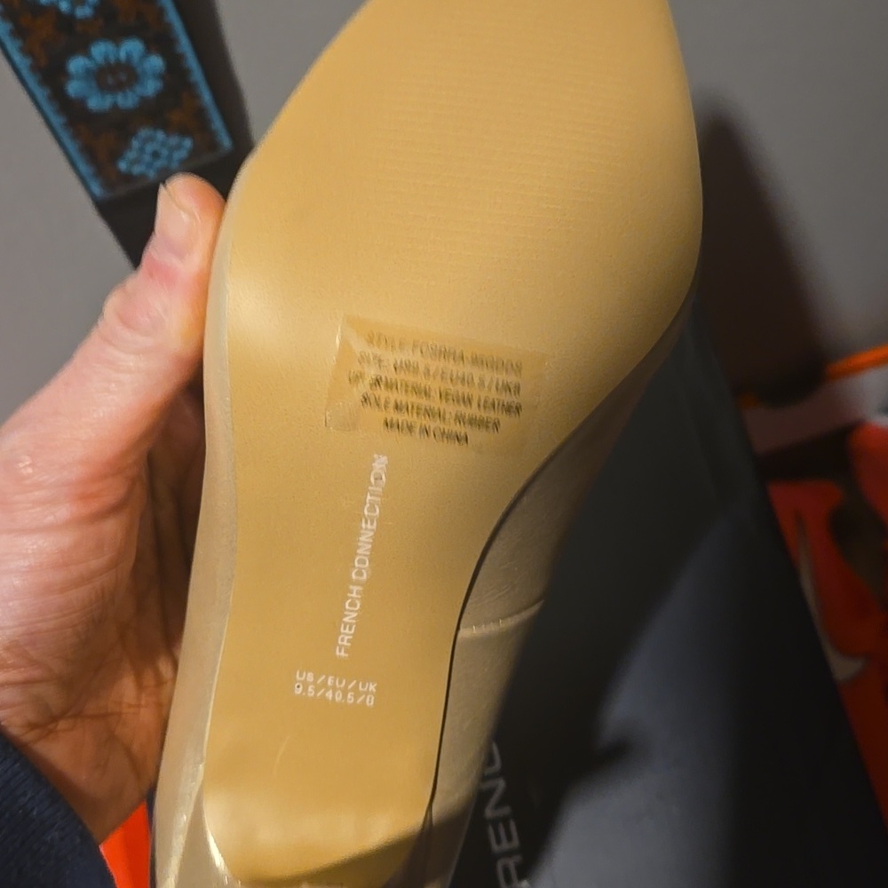 Brand NEW-French Connection Shimmering Gold Heels Size 9.5 - Picture 4 of 4